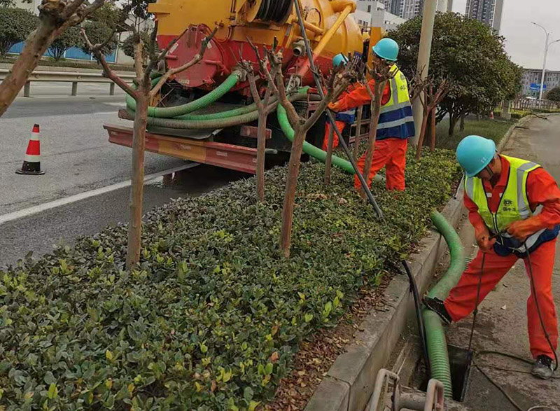 椰林镇市政管道清淤