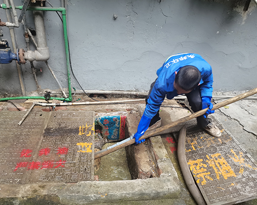 椰林镇清掏化粪池