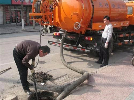 椰林镇清掏化粪池，健康生活从这里开始
