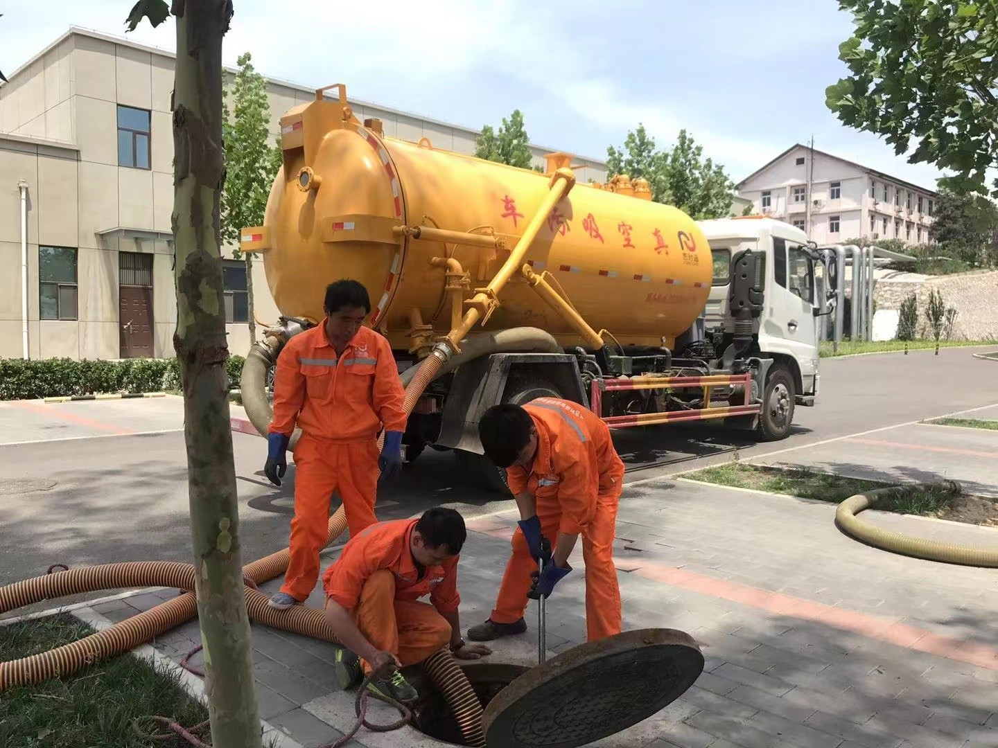 椰林镇化粪池清理与5-8吨吸粪车施工效率分析